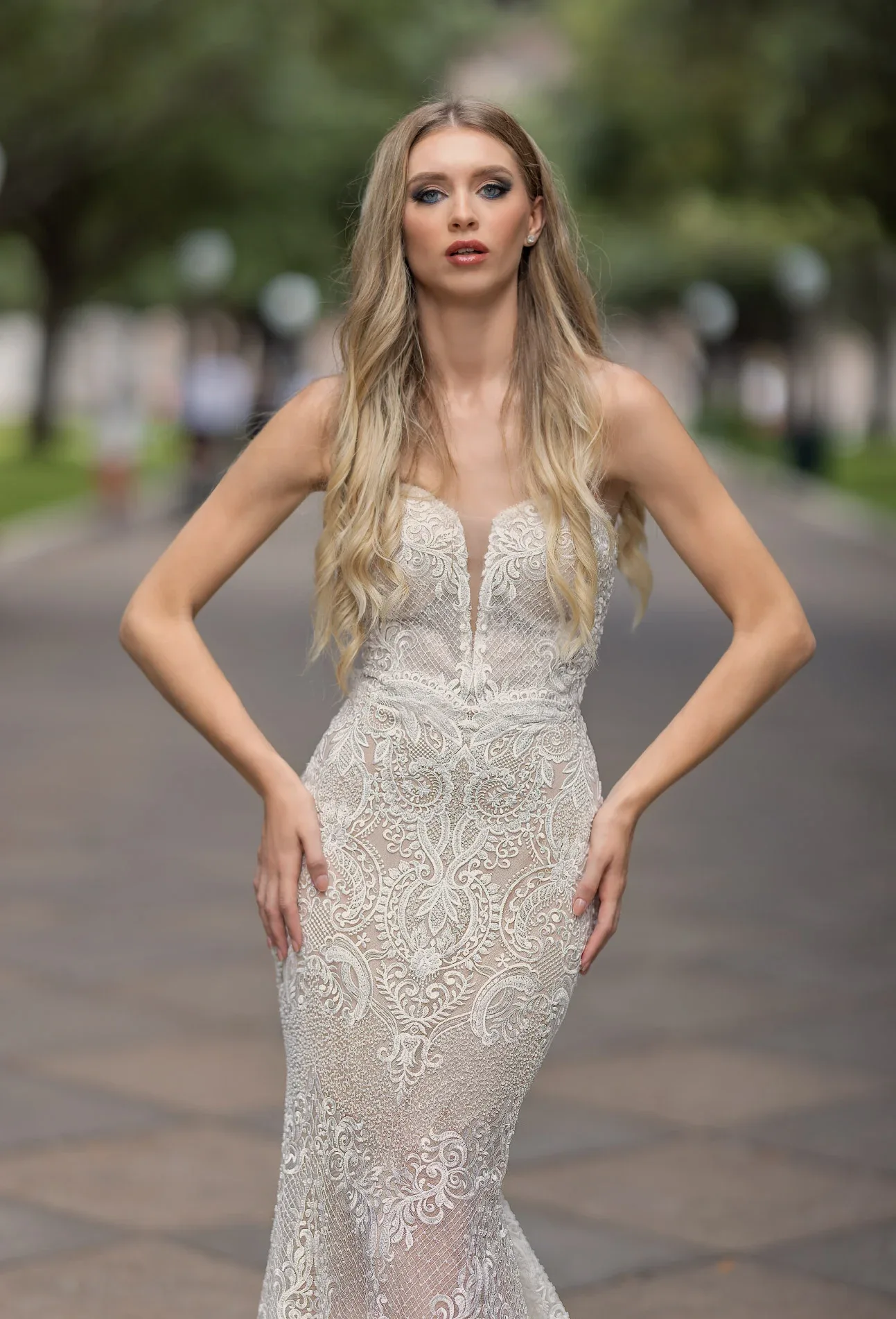 hourglass silhouette wedding dress